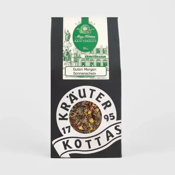 Eine Packung Frühstückstee von KOTTAS, in dunkler Verpackung.