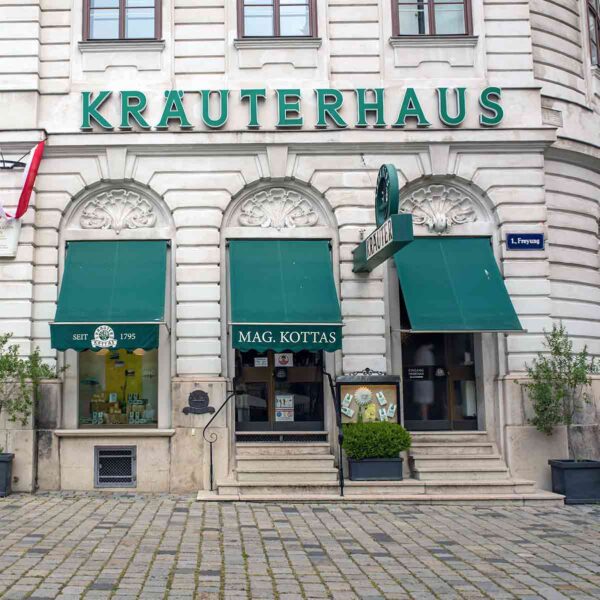 MAG. KOTTAS Kräuterhaus Standort in Wien - Außenansicht