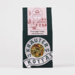 Eine Packung KOTTAS Kräuterhaus Fruchtiger Eistee mit Erdbeeren