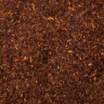 Nahaufnahme des getrockneten Bio-Rooibostees