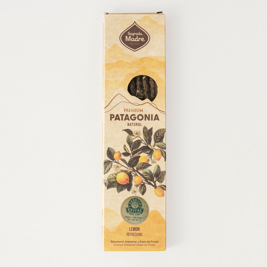 Eine Packung Sagrada Madre Räucherstäbchen mit Zitrone in brauner und nachhaltiger Verpackung mit Illustration von Zitronenzweigen